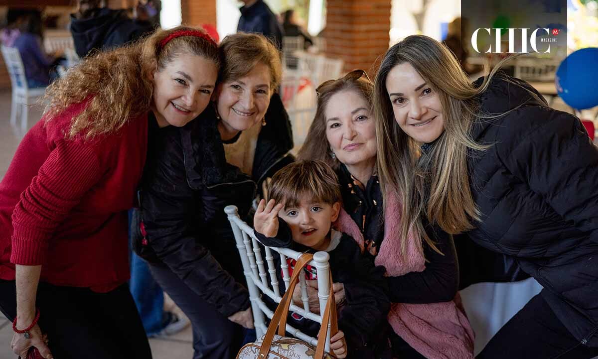 Rosario Luna, Mónica Luna, Zander Cuadra, Maribel Luna y Diana García