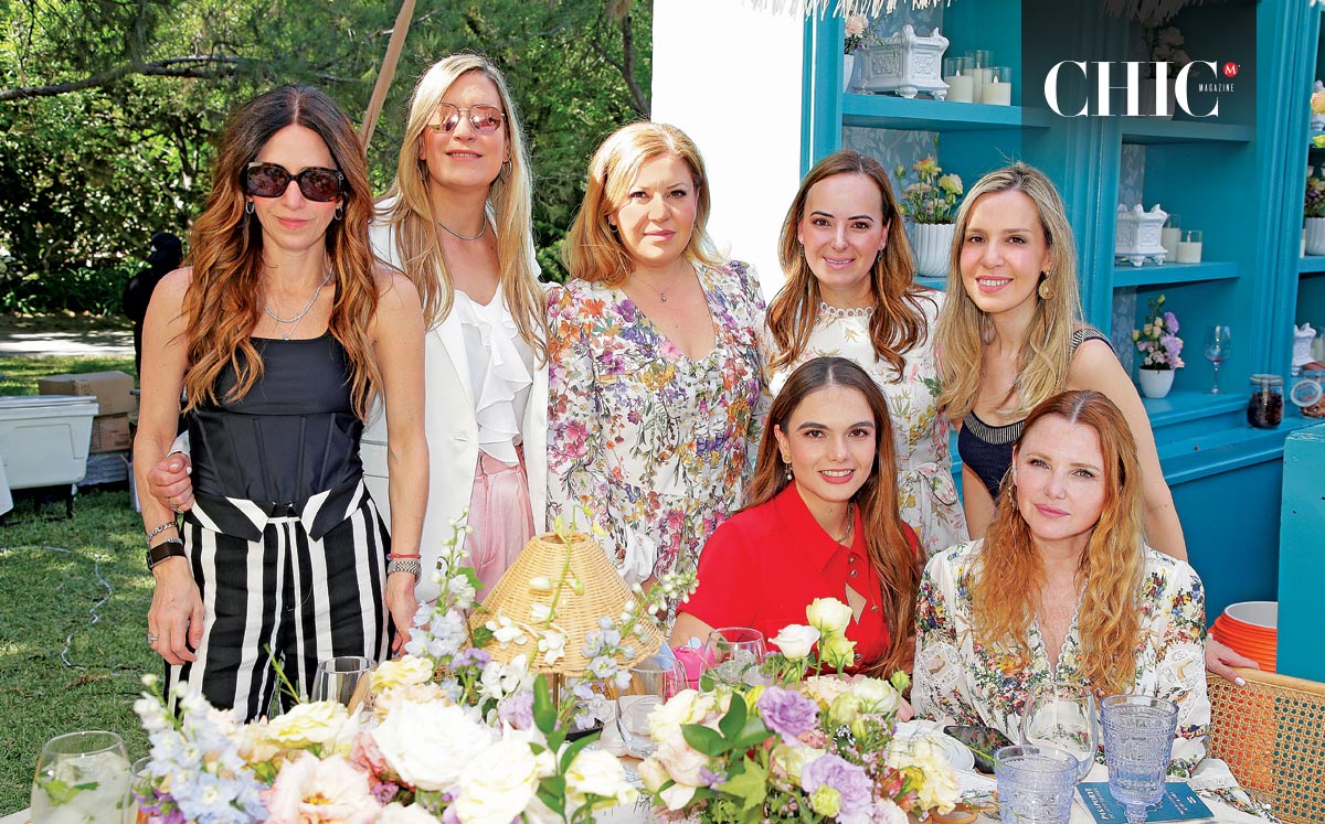 Laura Knight, Dalid Sánchez, Cecilia Fernández, Sofía Navarro, Marcela Espinosa, Carola Santos y Brenda Reed de Gutiérrez