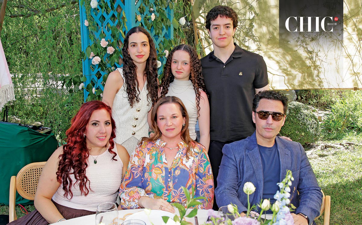 Marianne De la Fuente, Viviana De la Fuente, Gabriel De la Fuente, Tita Vera, Norma Benavides de De la Fuente y Armando De la Fuente