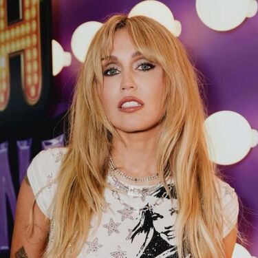 Miley Cyrus reveló que fue novia de Dylan Sprouse durante su etapa en Disney Channel (Instagram)