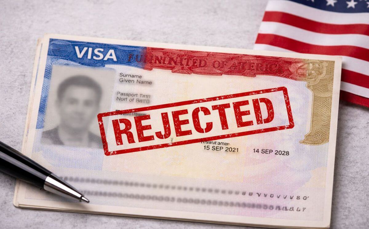 Visa Americana Rechazada (Imagen IA)