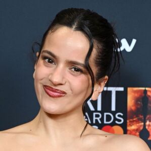 Rosalía tuvo que cancelar su concierto en Milán tras sufrir una fuerte intoxicación alimentaria durante su gira (Getty Images)