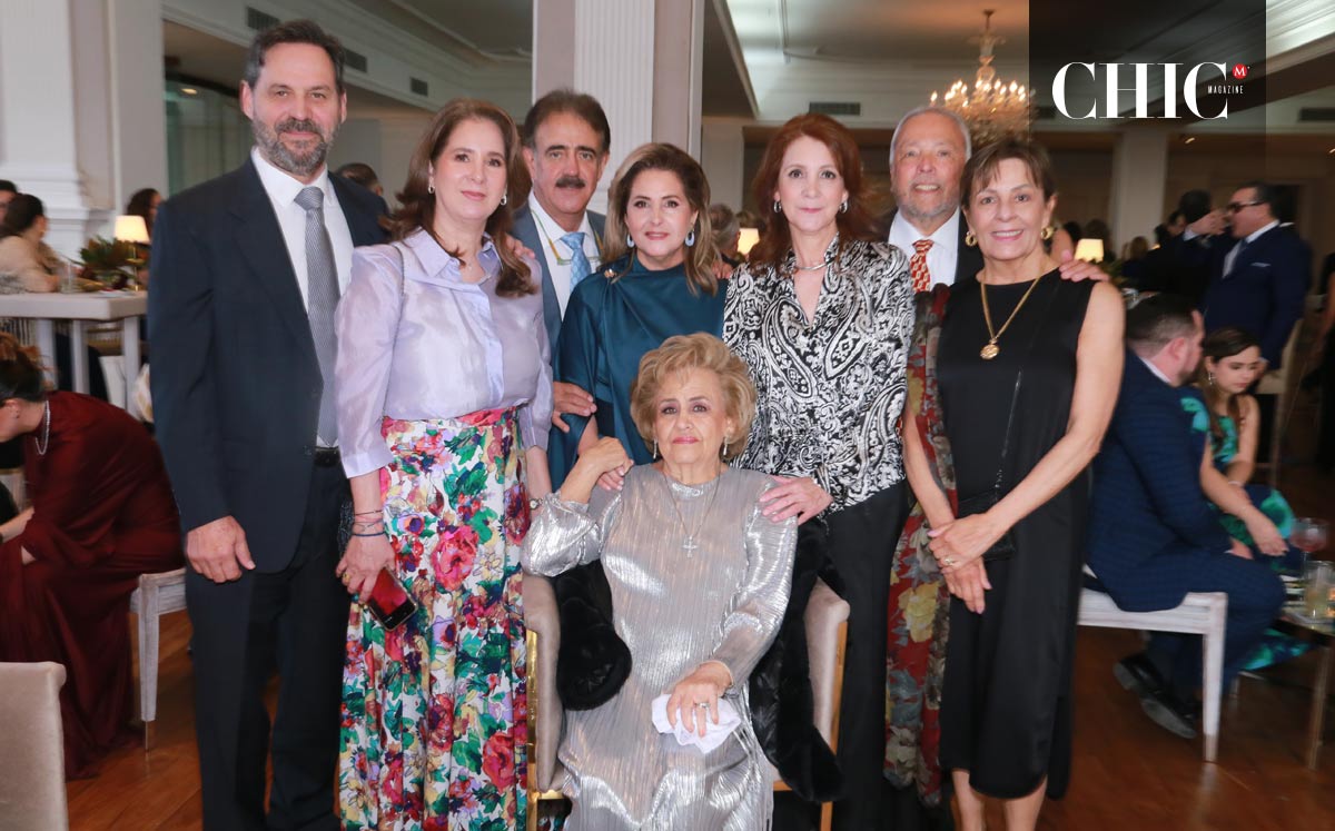 Pablo De Los Santos, Luisa De los Santos, Toño Morales, Carmen Fernández, Olinda Fernández, Carmen Rodríguez, Arturo Acosta y Angélica de Acosta