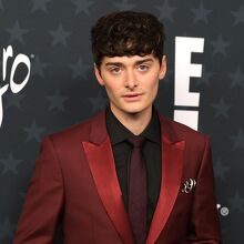 Una imagen romántica de Noah Schnapp desata rumores sobre su vida amorosa (Getty Images)