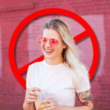 Descubre qué revela la psicología sobre las personas que no disfrutan el color rosa y cómo influye en su personalidad (Getty Images)