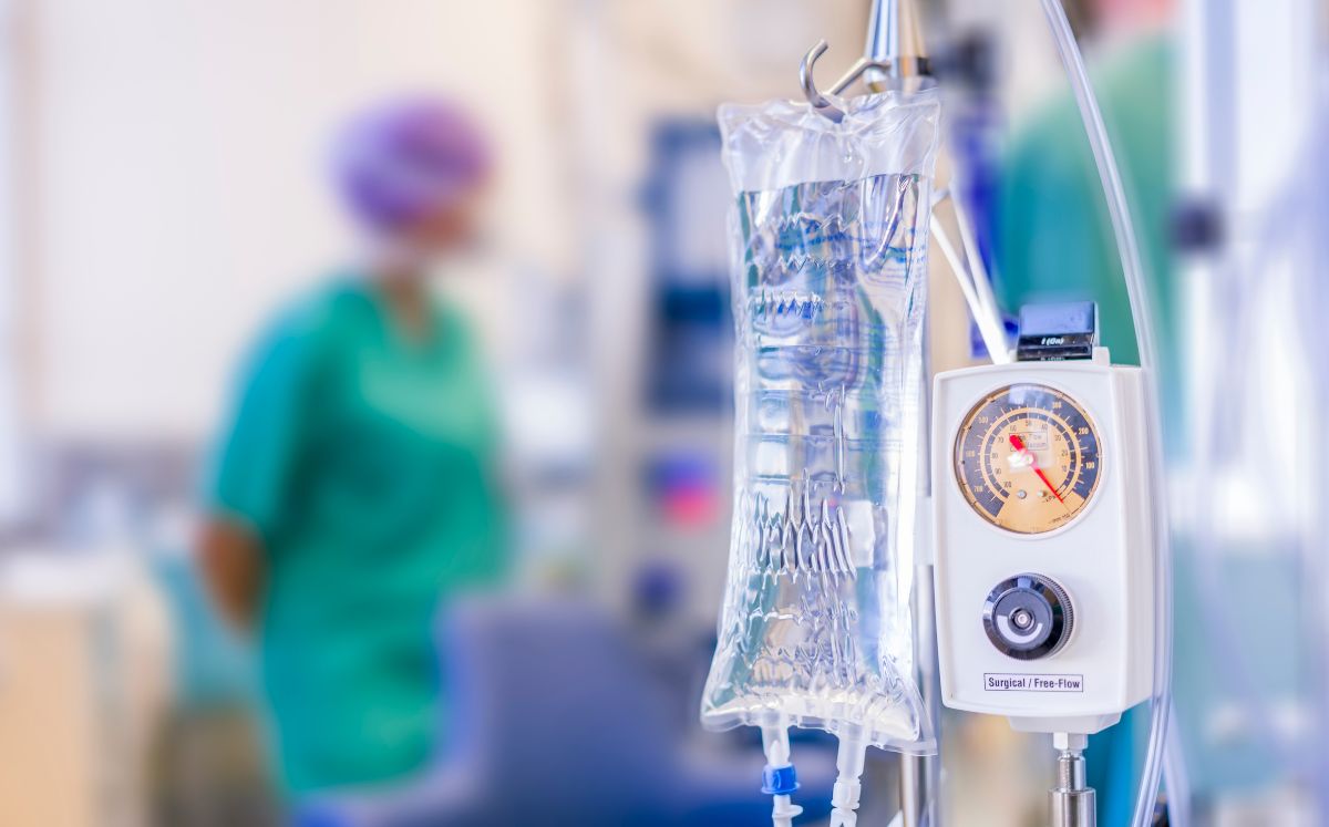 Descubre qué es el suero vitaminado, sus supuestos beneficios y los riesgos (Getty Images)