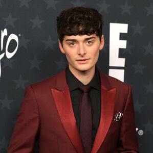 Una imagen romántica de Noah Schnapp desata rumores sobre su vida amorosa (Getty Images)