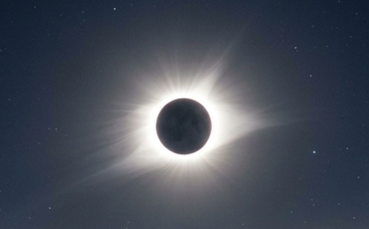 La Casa Blanca publica impactantes imágenes de la Tierra y un eclipse solar captadas por Artemis 2 (IA)