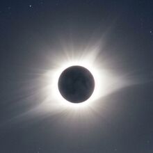 La Casa Blanca publica impactantes imágenes de la Tierra y un eclipse solar captadas por Artemis 2 (IA)