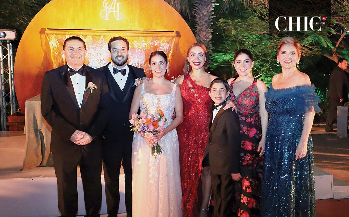Óscar Izaguirre, Hugo González, Ana Pau Izaguirre, Norita Izaguirre, Ponchito Moreno, Laura Izaguirre y Laura Acevedo