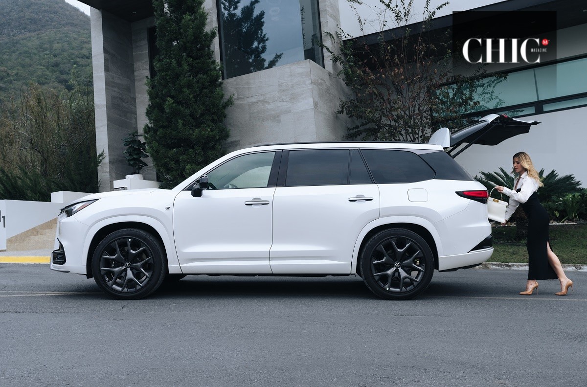 Como referente en moda y lifestyle, Andy Benavides proyecta el equilibrio ideal entre la vida familiar y la sofisticación del día a día.  (Cortesía)