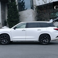 Como referente en moda y lifestyle, Andy Benavides proyecta el equilibrio ideal entre la vida familiar y la sofisticación del día a día.  (Cortesía)