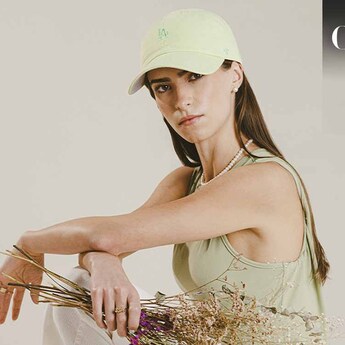 La marca ‘47 propone una reinterpretación de la gorra a través de una exploración cromática. (Fotos: Cortesía)