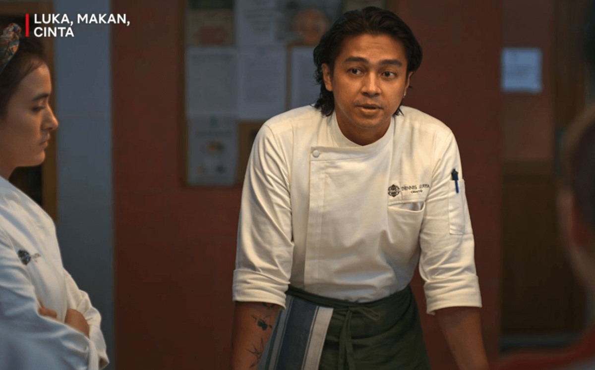 Deva Mahenra como Dennis (Imagen Netflix)