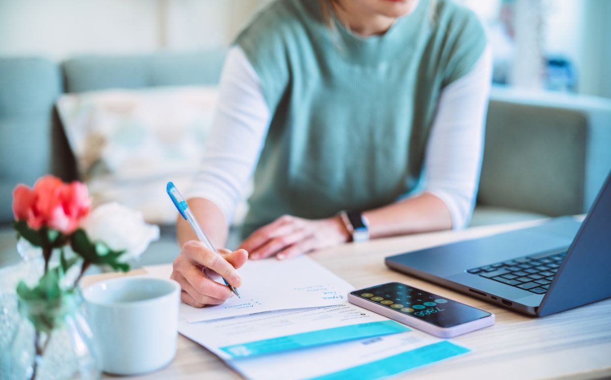 Aprende a consultar en minutos si el SAT ya depositó tu saldo a favor y qué significa cada estatus (Getty Images)