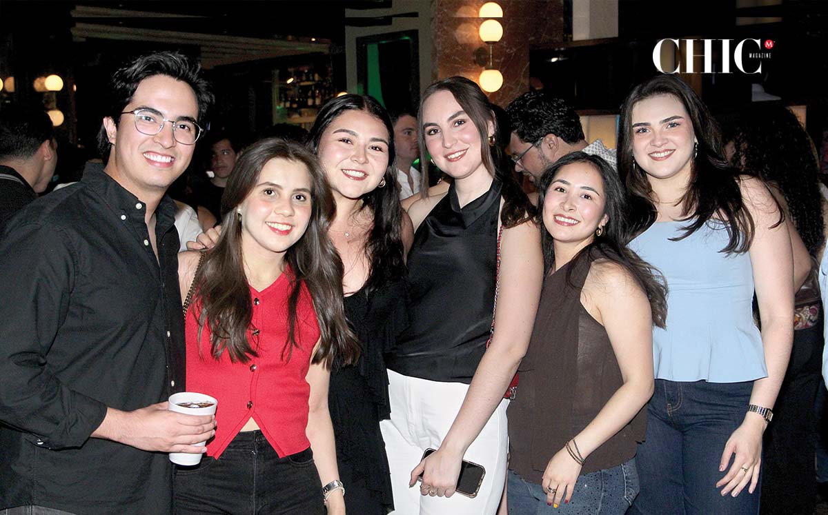Alberto Vargas, Karen Rosales, Ale Montes, Adriana Armstrong, Mayra Pérez y Ana Regina Rodríguez
