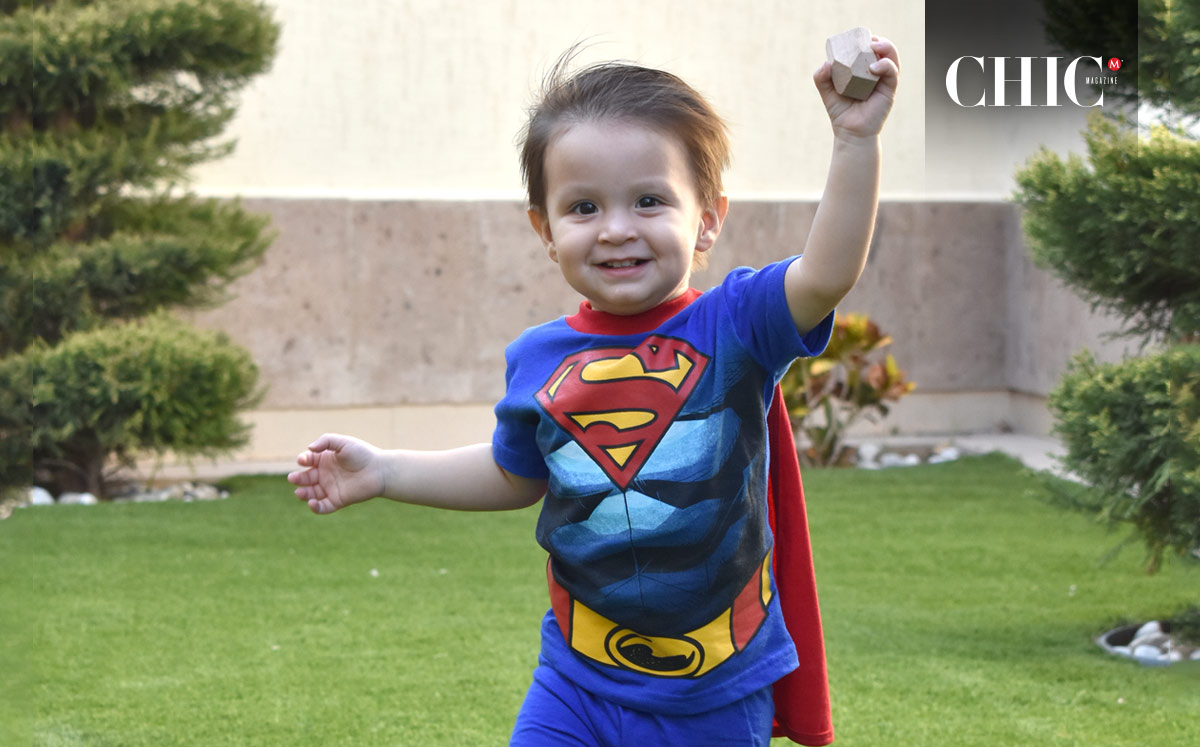 Manuel. Con una pequeña capa y una gran sonrisa, se transformó en Superman, un personaje que para su familia representa valentía y bondad