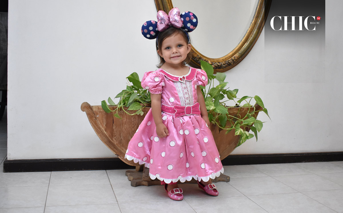 Mila. Ella eligió a Minnie Mouse como su preferida, aunque no hay una razón específica, su amor por este personaje se refleja en cada detalle