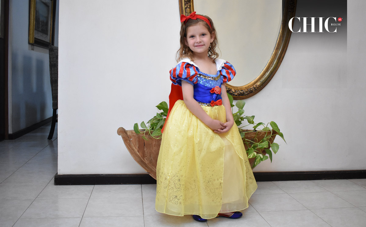 Velia. Inspirada en Blanca Nieves, encontró en esta princesa su conexión con la naturaleza