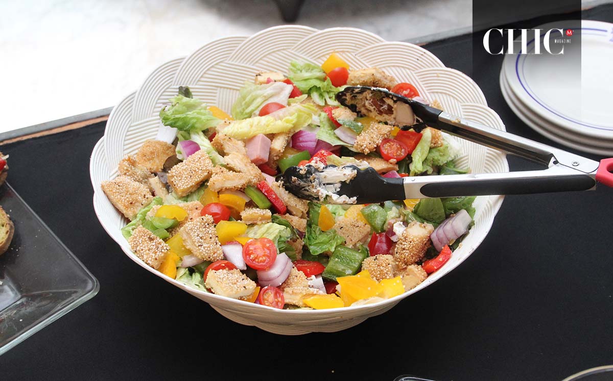 El tradicional buffet dominical contó con variedad de ensaladas