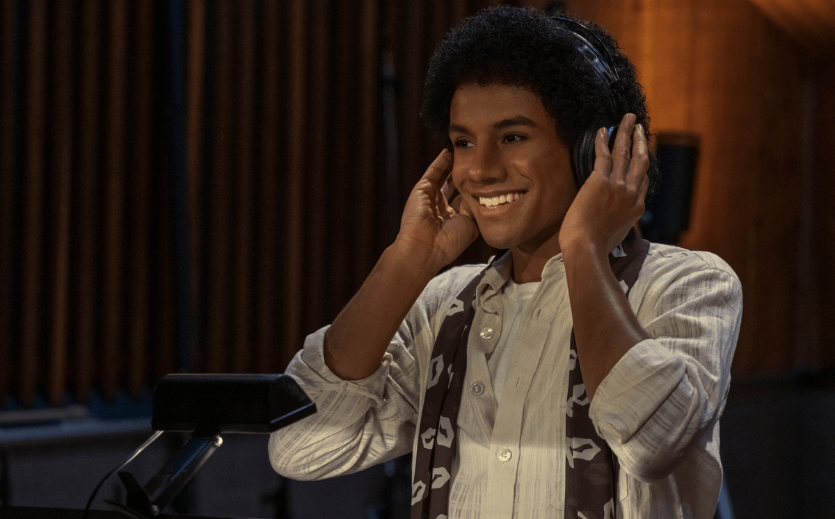 Jaafar Jackson como "Michael" (Imagen Universal Pictures)