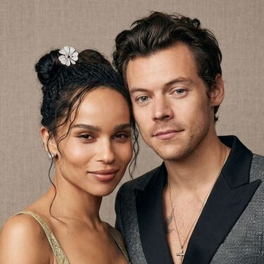 Zoë Kravitz fue vista con un anillo mientras besaba a Harry Styles (IA)