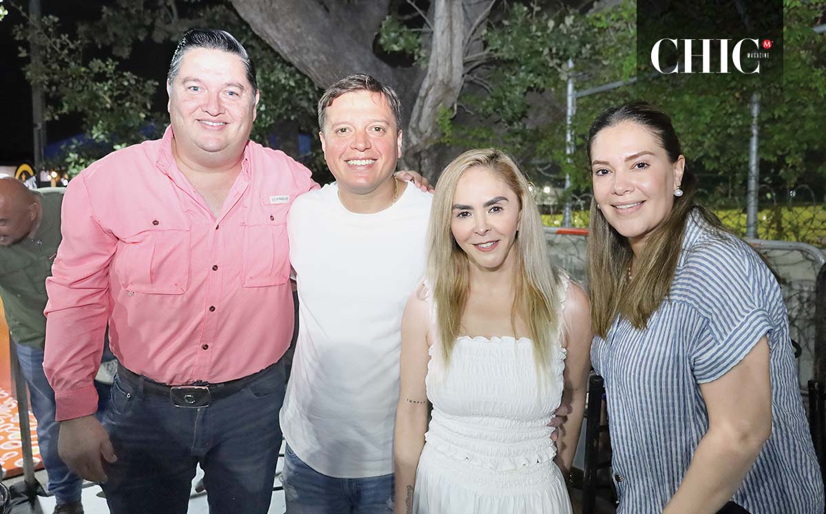 Óscar Oseguera, Hector Silva, Cecilia Hernández y Pamela de Oseguera