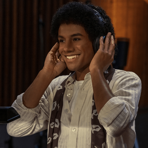 Jaafar Jackson como "Michael" (Imagen Universal Pictures)