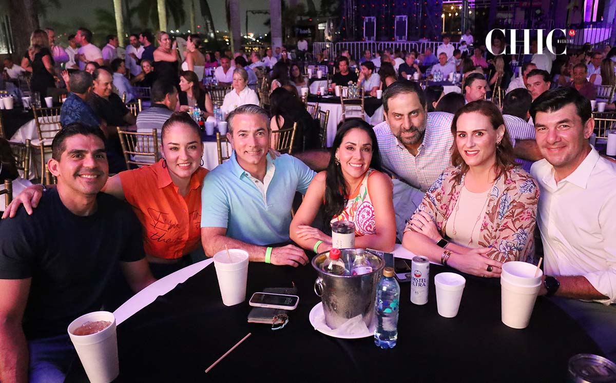 Óscar Parra, Mónica Alfaro, César Reyes, Gloria Alfaro, Henry Feres, Grazia Bracamontes y José Elique Garza