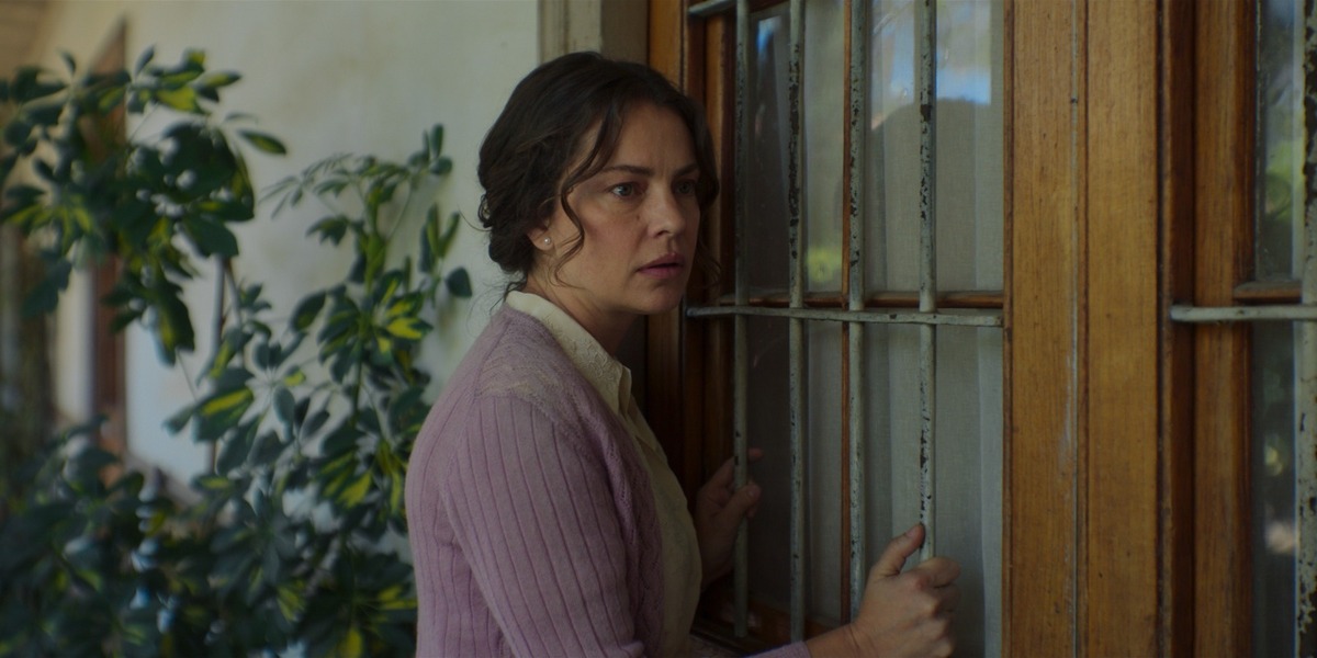 Dolores Fonzi es Clara del Valle de adulta (Foto: Prime Video)