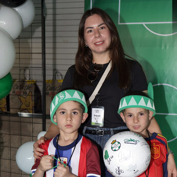 Brenda Villalobos, Bernardo y Alejandro Kawas