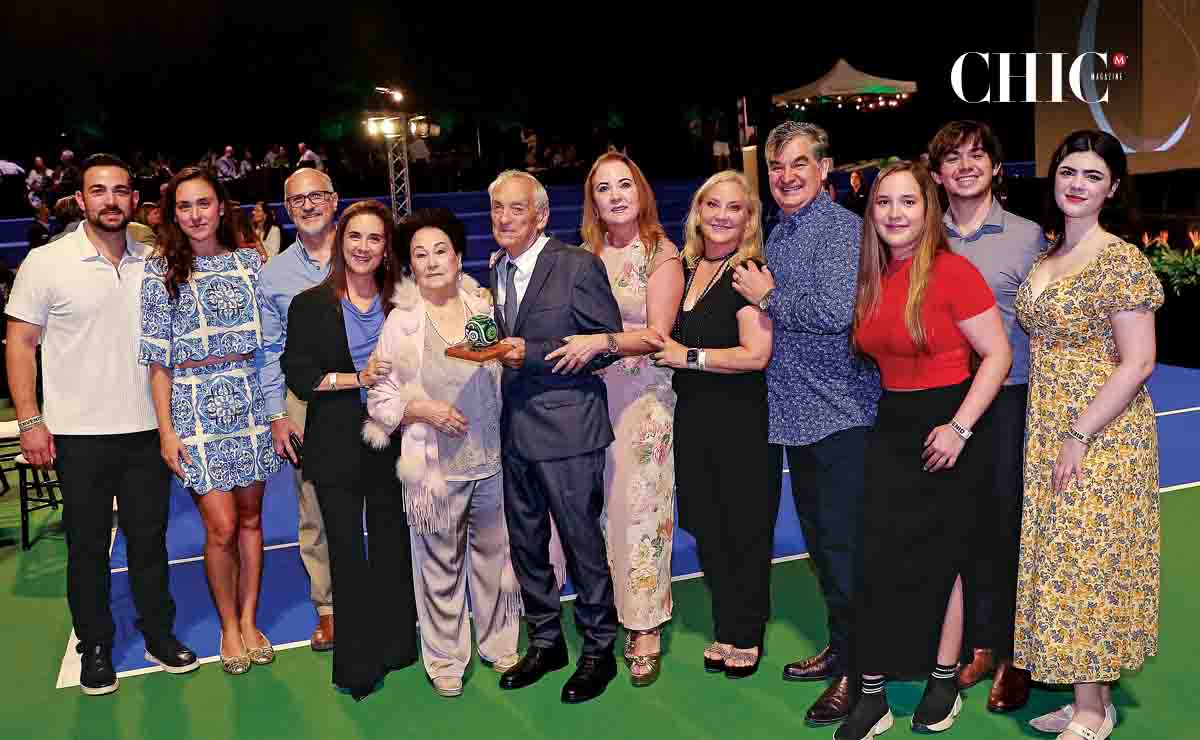Juan Carlos Castro, Alejandra Parás, Carlos Tirado, Patricia Parás, Almira Gómez, Fernando Parás, Alejandra Parás, Gabriela Parás, Enrique Castillón,