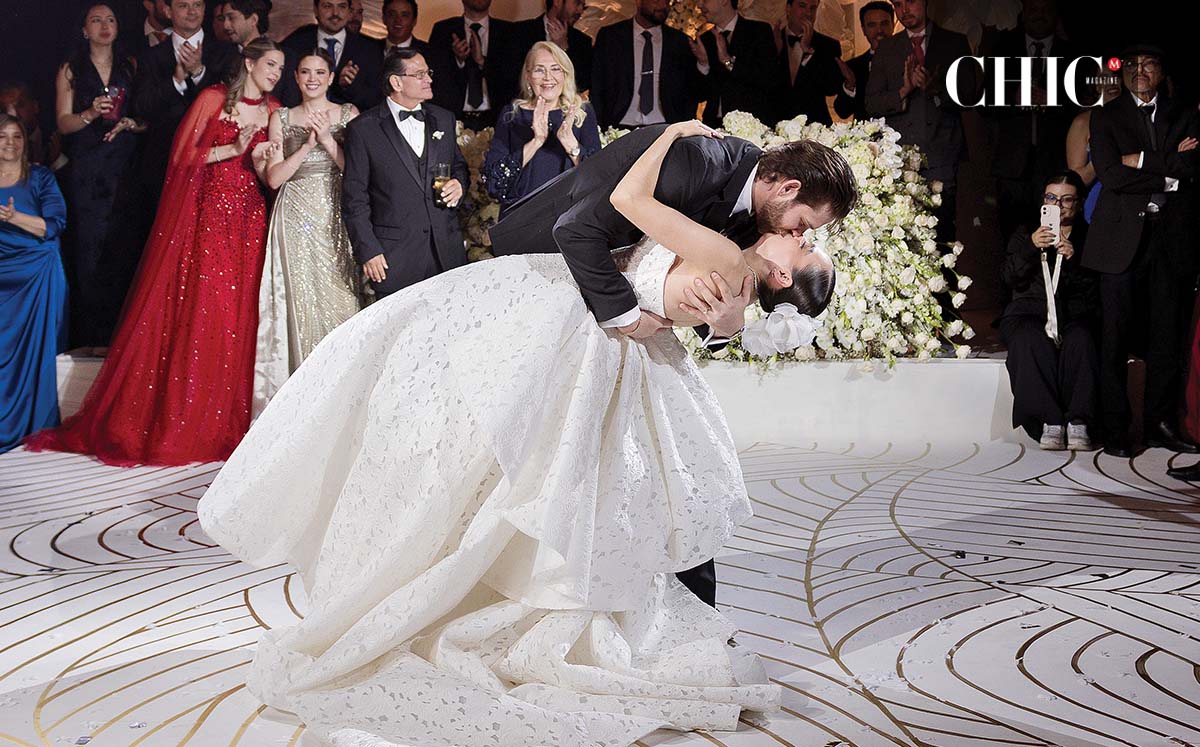 Juan Carlos Segovia y Paulina González durante el vals
