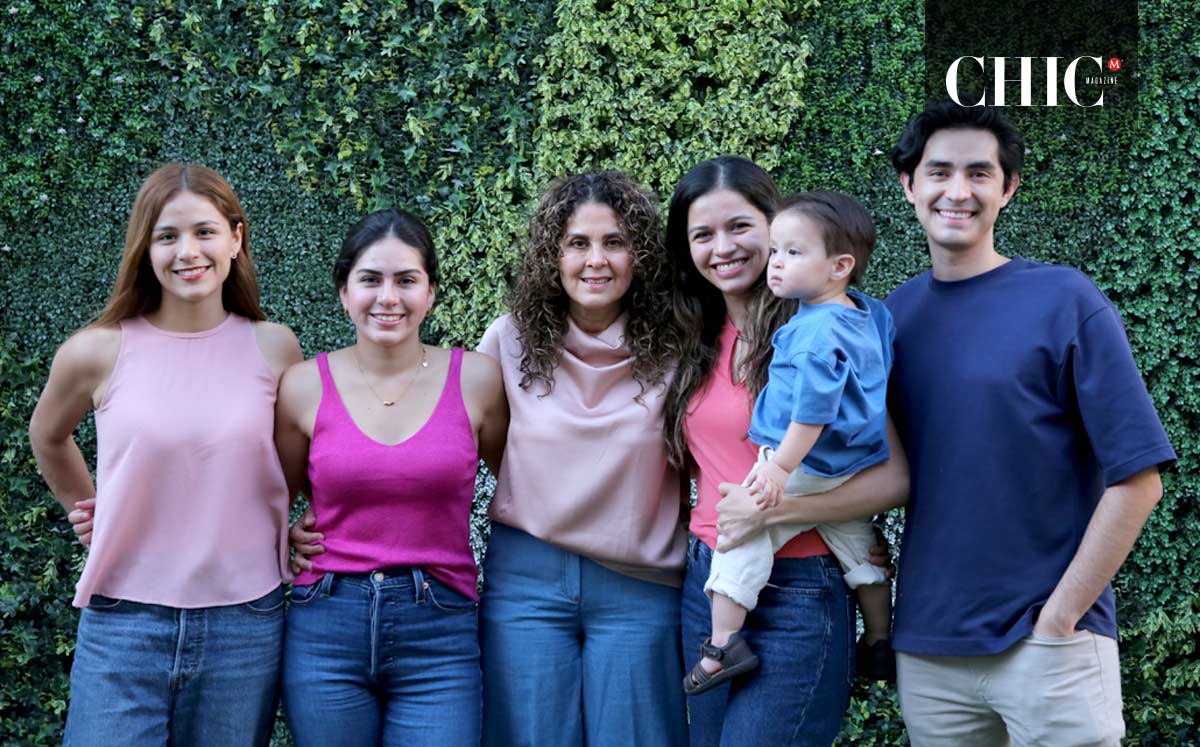 Laura, Camila, Claudia, Alejandra, Manuel y Manuel