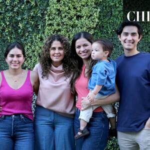 Laura, Camila, Claudia, Alejandra, Manuel y Manuel