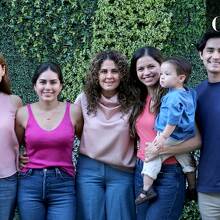 Laura, Camila, Claudia, Alejandra, Manuel y Manuel