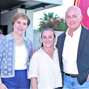 Selina, Angelina y Román