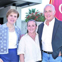 Selina, Angelina y Román