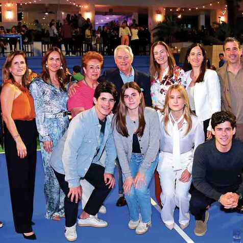 Marcelo Garza, Sofía Garza, Daniela Garza, Alejandra Garza, Hernán Garza, Alejandra Garza, Lucía Garza, Gonzalo Estrada, María Garza, Leonardo Estrada