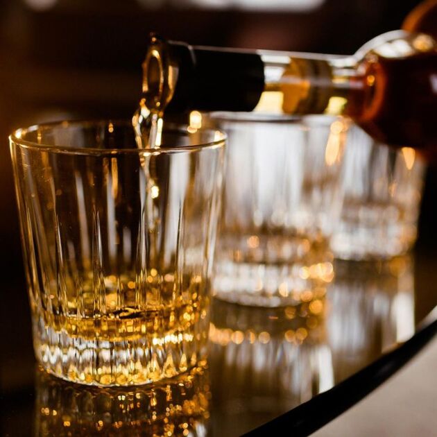Cómo maridar brandy en casa como un experto (Foto: Freepik)