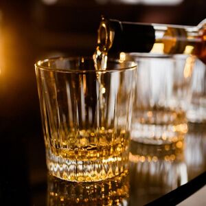 Cómo maridar brandy en casa como un experto (Foto: Freepik)