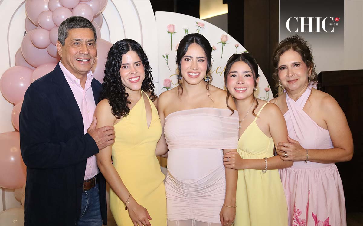 Manuel Ávila, Marifer Ávila, Daniela Ávila, Ana Lucía Ávila y Lucy de Ávila