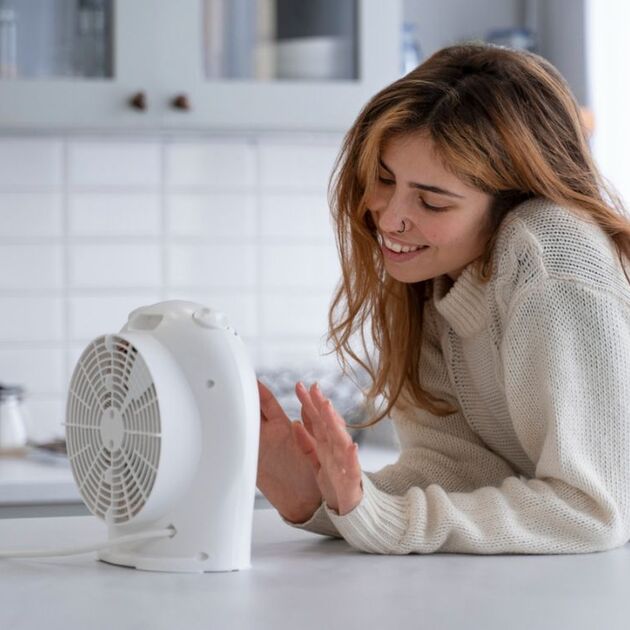 Cómo acomodar el ventilador en tu habitación para enfriarla (Foto: Freepik)