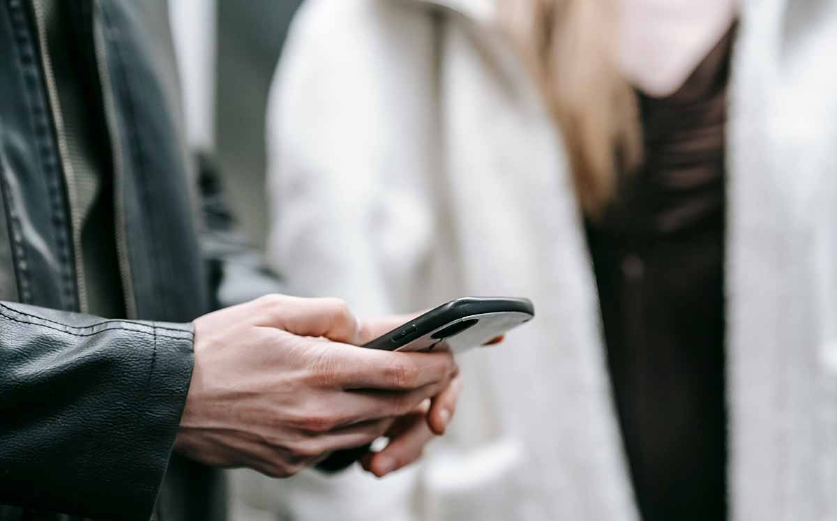 No existe una vía legal para mantener activa una línea en México sin haberla vinculado a una CURP. (Fotos: Pexels)