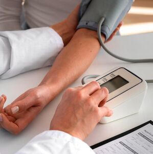 Hipertensión arterial: Síntomas que puedes confundir con estrés (Foto: Freepik)