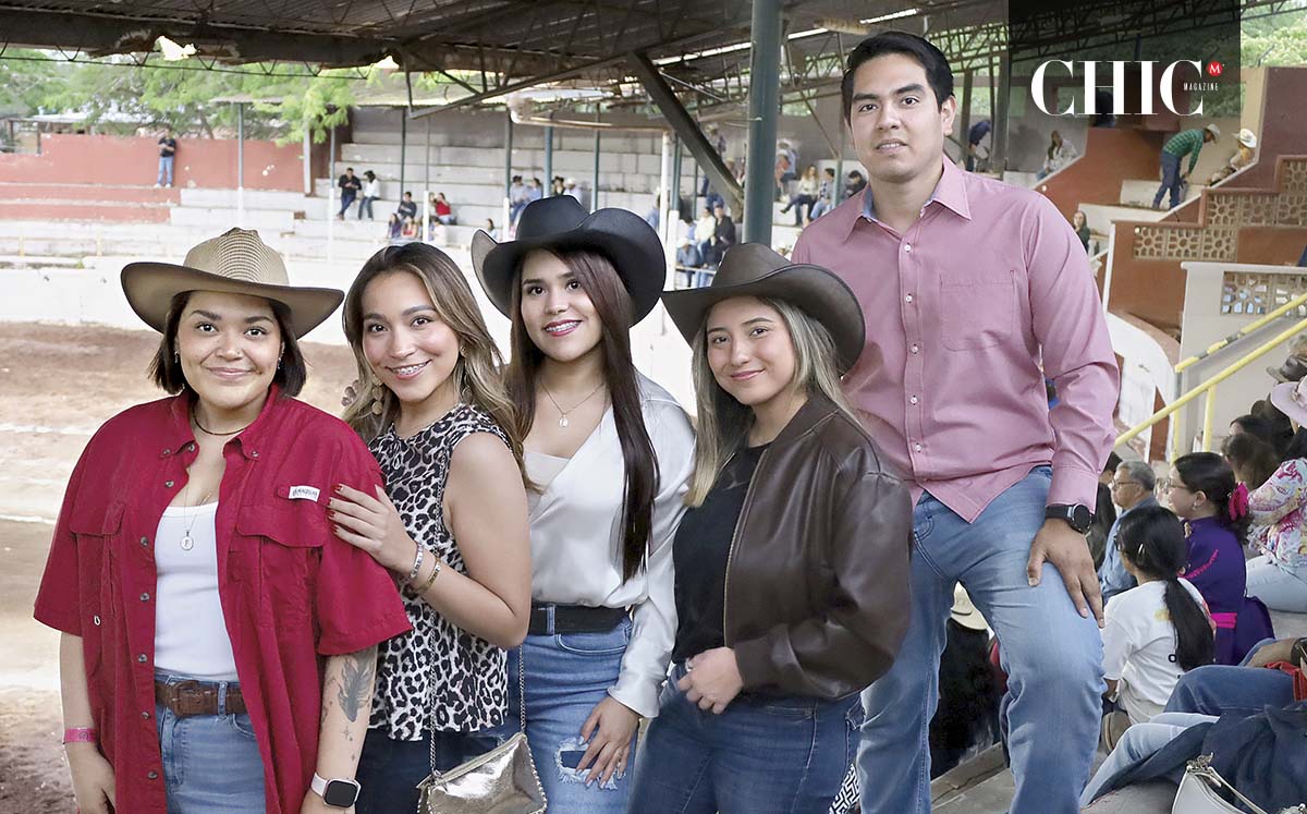 Frida Esquivel, Samantha Tresgallo, Jarely Ávalos, Viviana Martínez, Cristhian Velázquez
