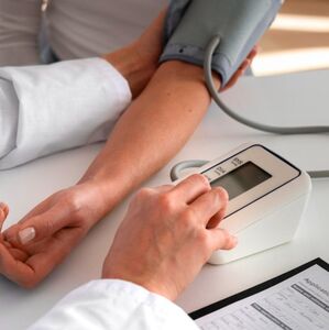 Hipertensión arterial: Síntomas que puedes confundir con estrés (Foto: Freepik)