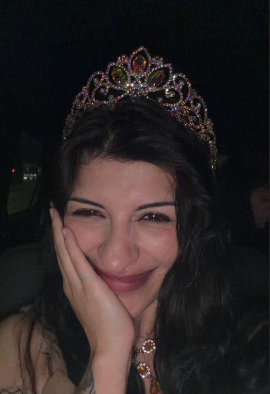 Cazzu con su corona de Selena (Foto: Instagram)