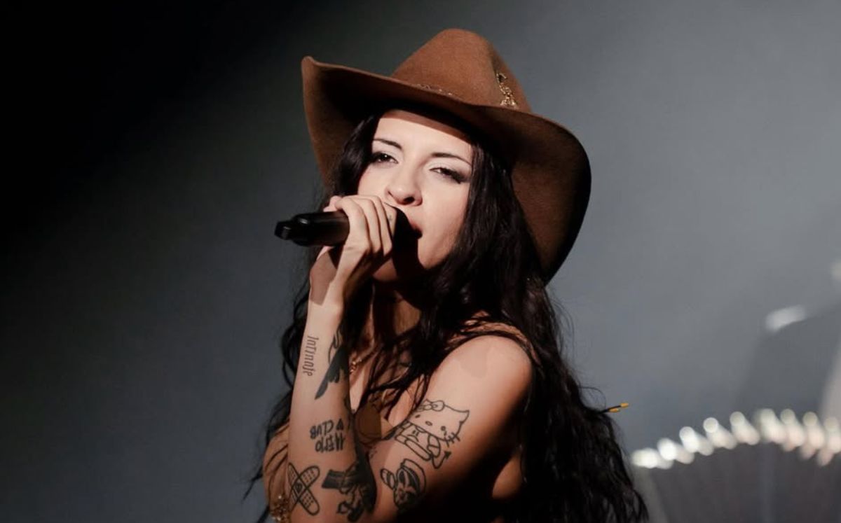 Hermano de Selena Quintanilla pone corona a Cazzu en pleno concierto (Foto: Instagram)