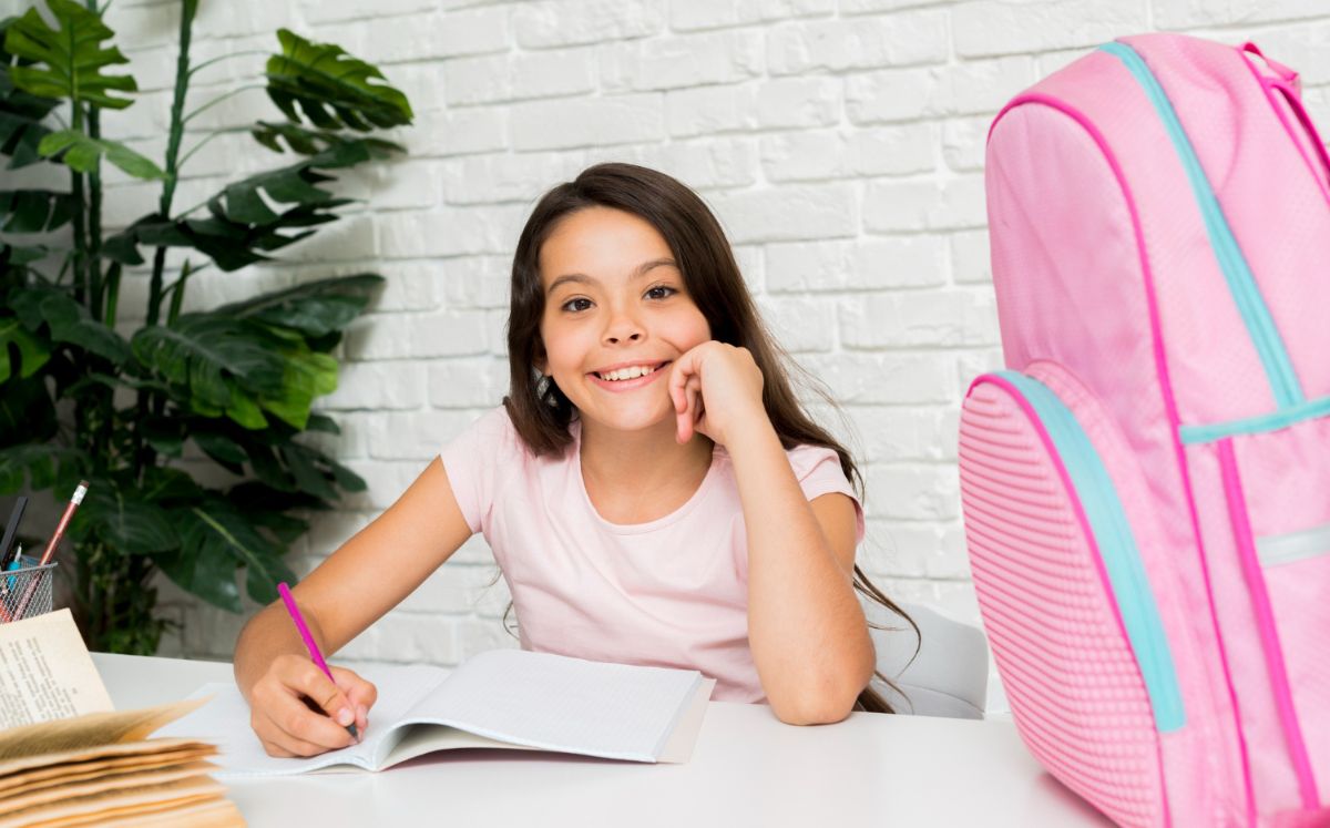 Estudiantes que tendrán megapuente de 4 días en mayo 2026 (Foto: Freepik)